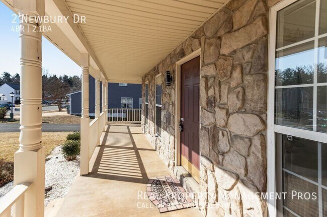 Building Photo - 2 Newbury Dr