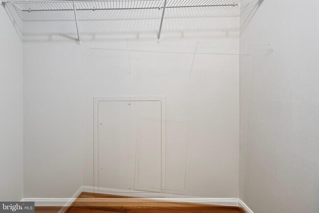Building Photo - 5256 Bessley Pl