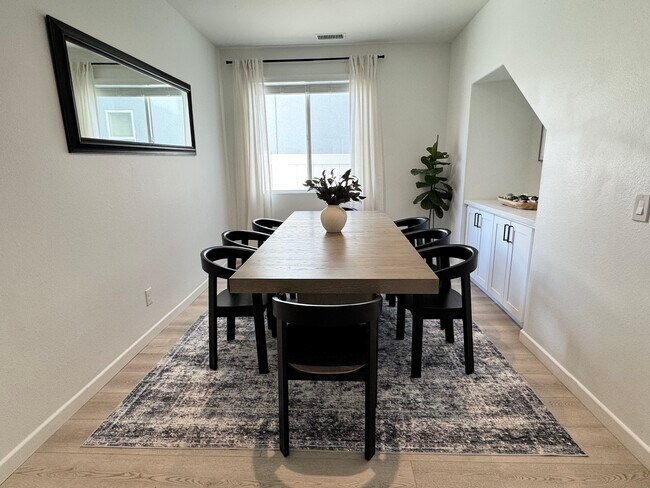 Building Photo - 297 Mildred St