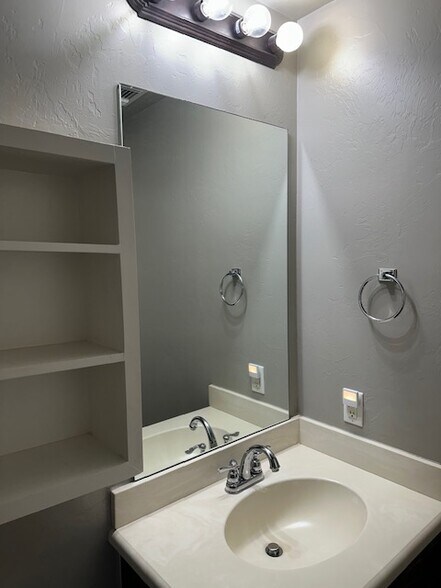 Building Photo - 14601 Moon Daisy Dr