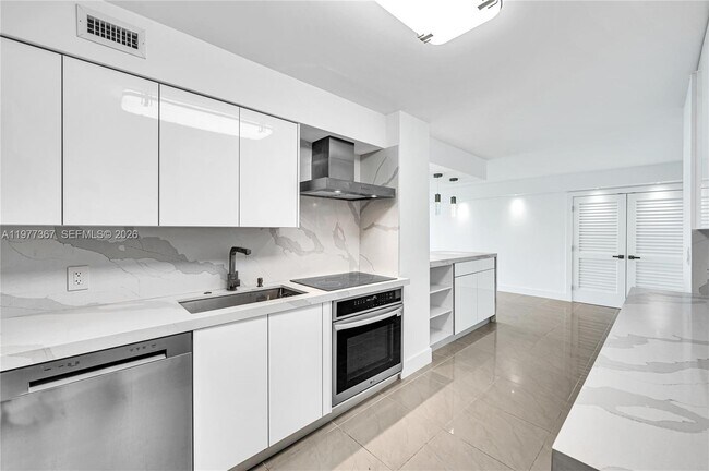 Building Photo - 6770 Indian Creek Dr