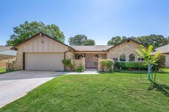 Building Photo - 3008 Bluebonnet Ln