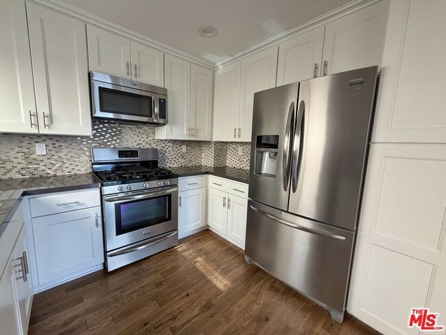 Building Photo - 812 N Alfred St