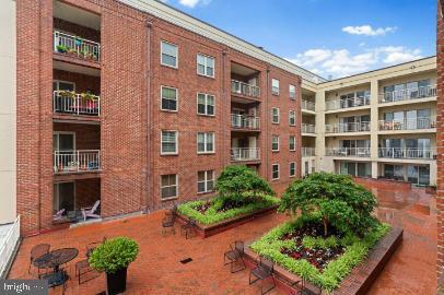 Building Photo - 960 Fell St