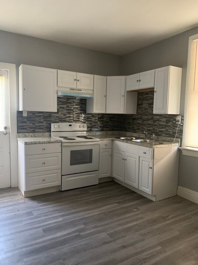 Building Photo - 5030 Genevieve Ave