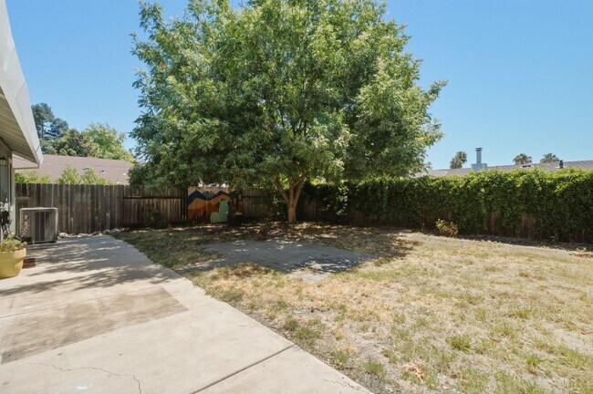 Building Photo - 8034 Fairlands Way