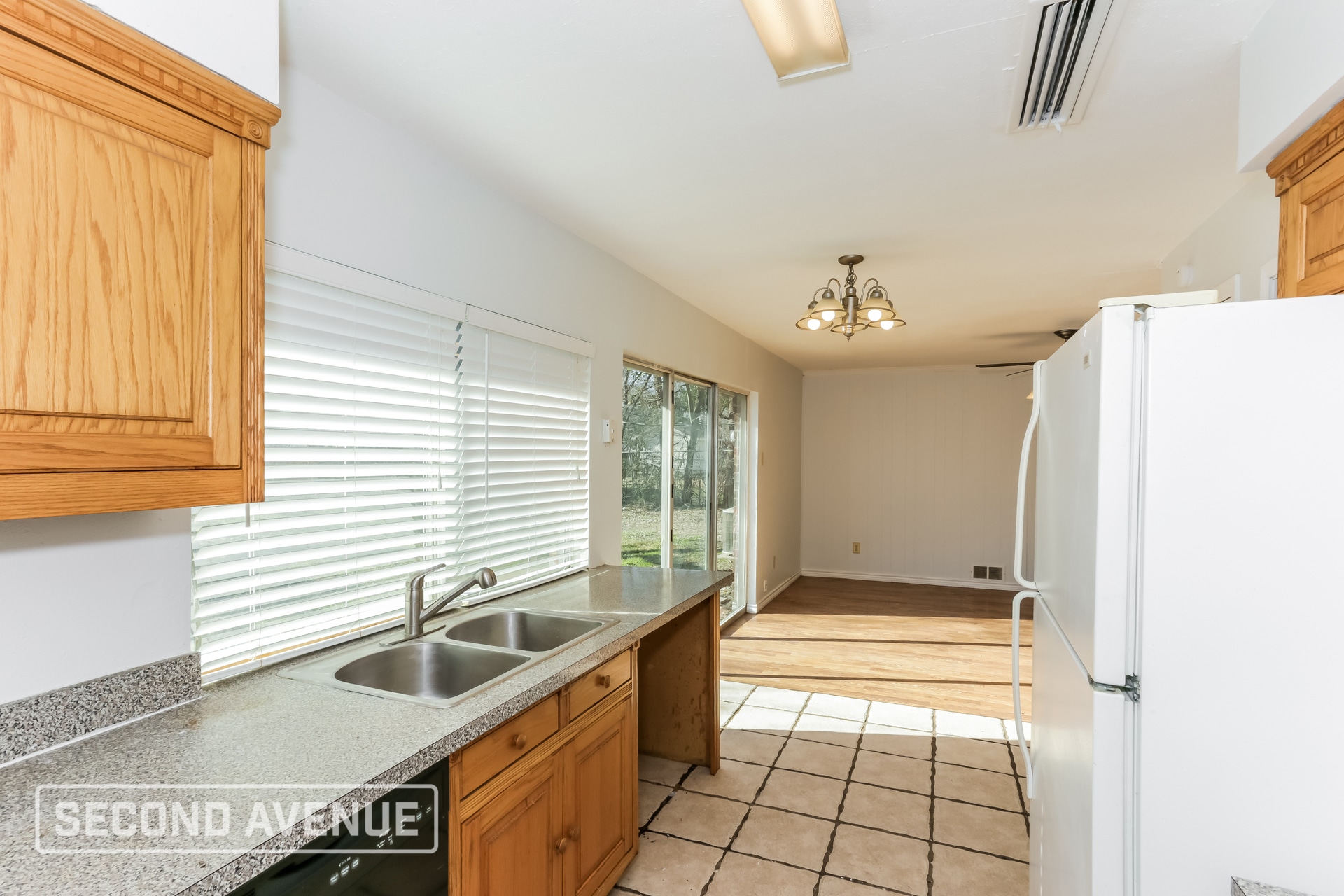 Building Photo - 509 Southlake Dr