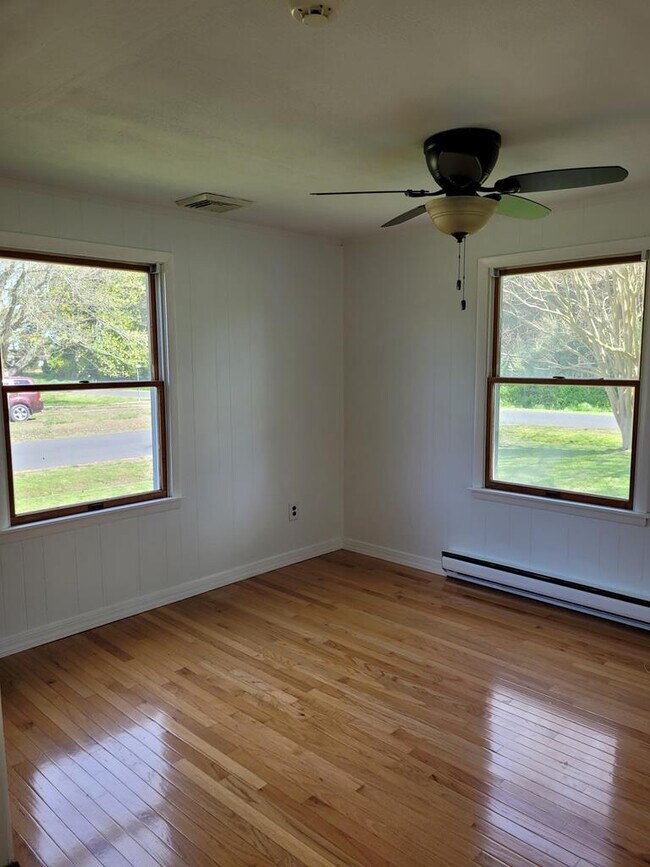 Building Photo - 31388 Cedar View Rd