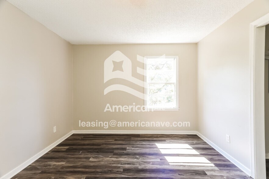 Building Photo - 8605 9th Ct S