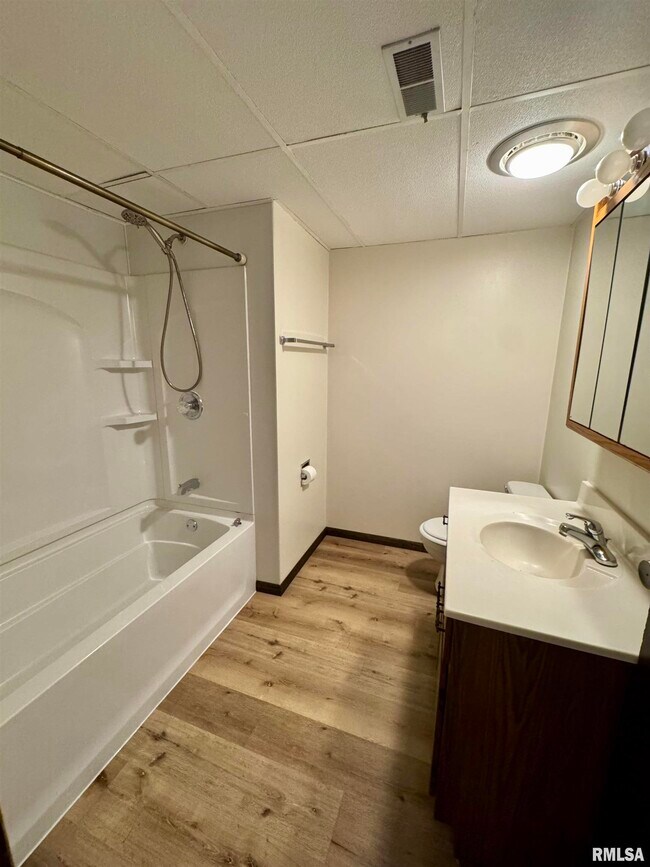 Building Photo - 104 E 9th Ave