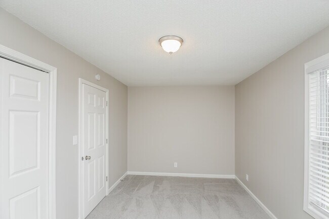 Building Photo - 409 W I Pky