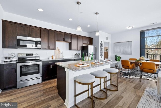 Building Photo - 150 Cambridge Blvd