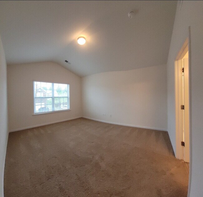 Building Photo - MOVE-IN SPECIAL! 1/2 OFF 1st MONTHS RENT.