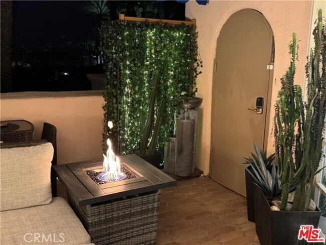 Building Photo - 500 E Amado Rd