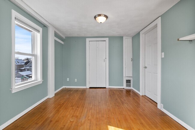 Building Photo - 12 Wright St