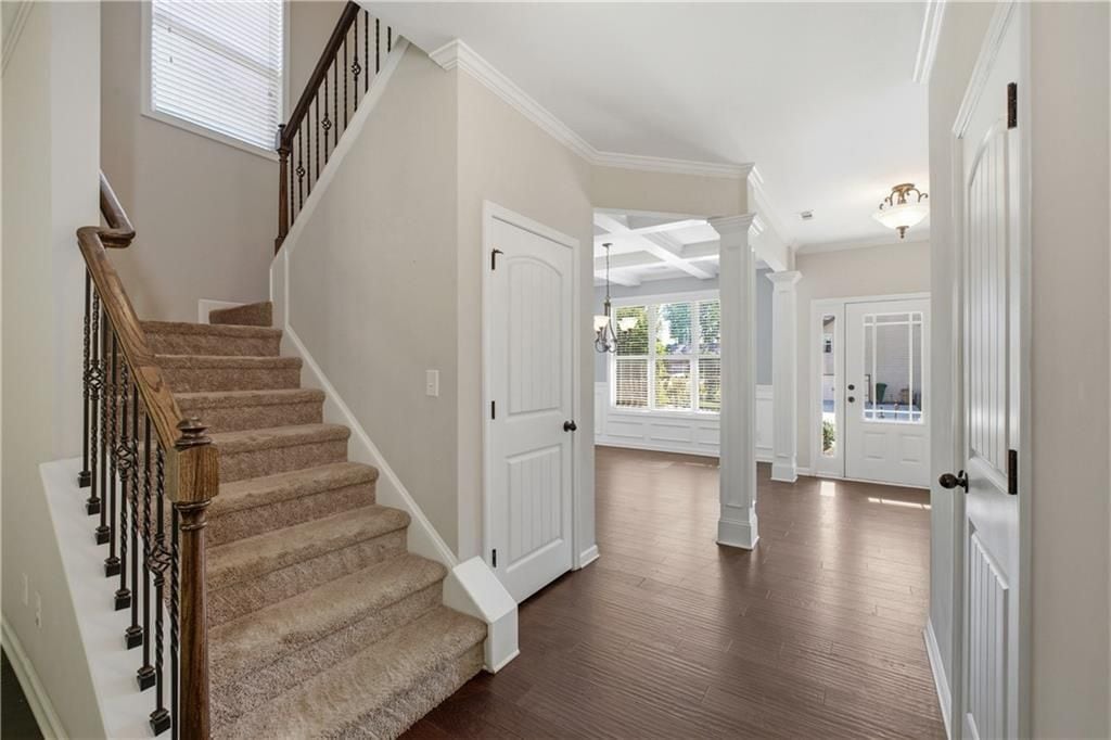 Building Photo - 4910 Belcrest Way