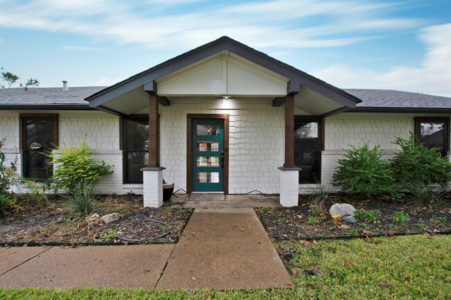 Building Photo - 212 Linda Ln