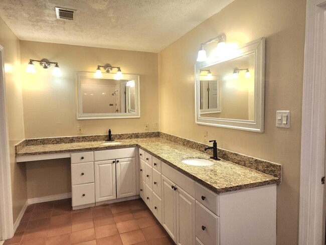 Building Photo - 1618 Pear Orchard Pl