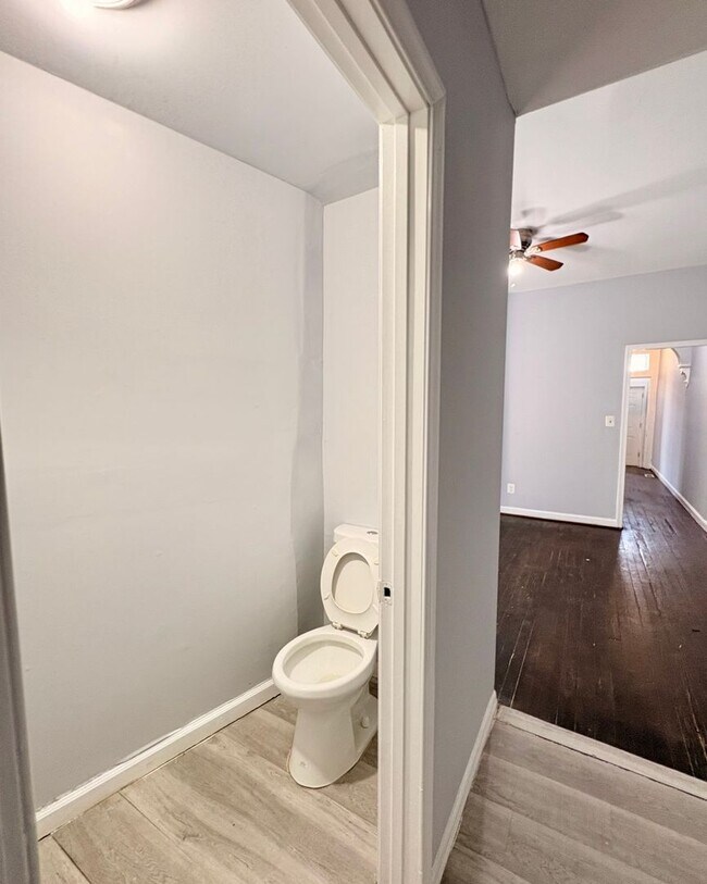 Building Photo - Charming 3-Bedroom Townhome with Classic C...