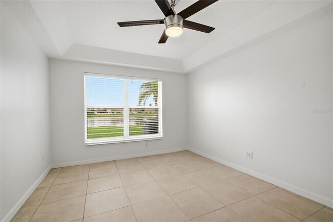Building Photo - 10604 Lakeside Vista Dr