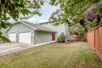 Building Photo - Modern Comfort in Silver Lake | 3-Bed, 2.5-Bath Home