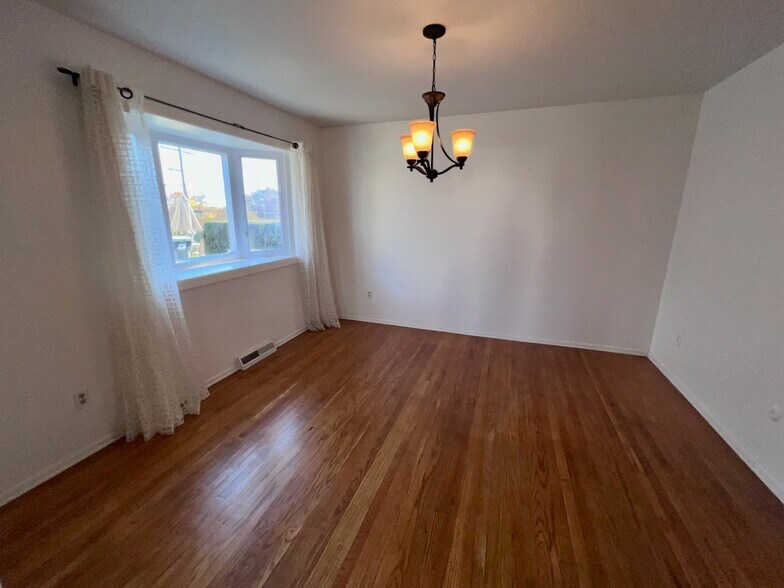 Building Photo - 918 Rockwell Rd