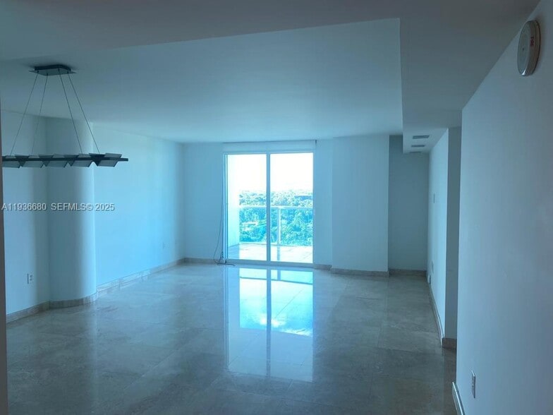 Building Photo - 2101 Brickell Ave