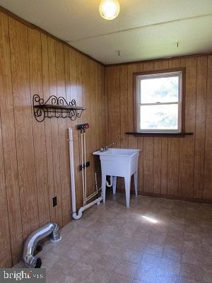 Building Photo - 33 N Kinzer Rd