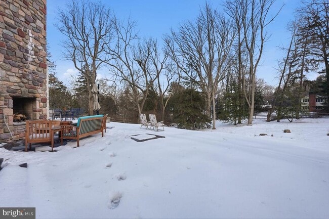 Building Photo - 244 Mathers Rd