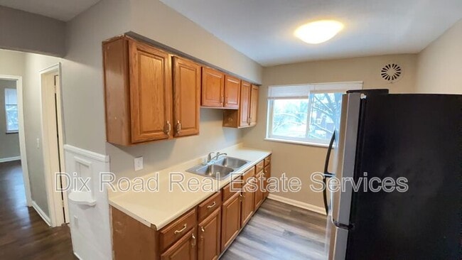 Building Photo - 2390 Harrison Ave