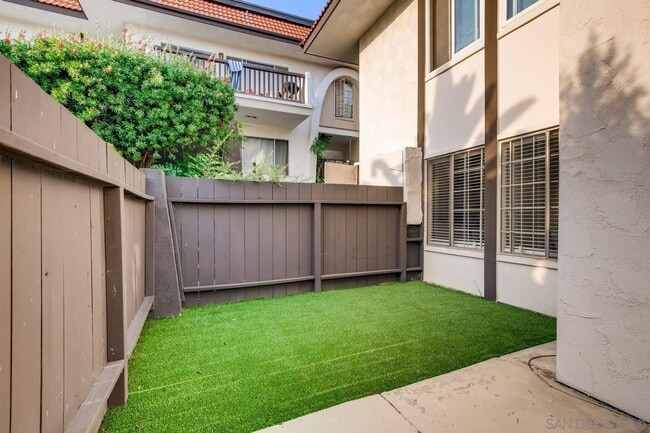 Building Photo - Upgraded 2bd/1ba Condo with Washer/Dryer in unit!