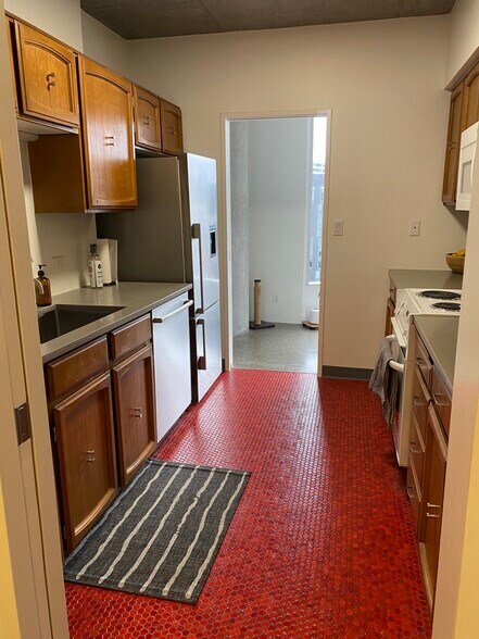 Building Photo - 1500 SW 5th Ave