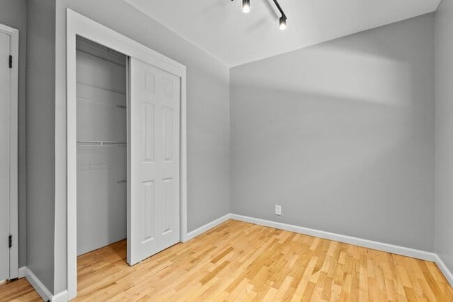Building Photo - Freshly Updated West Seattle Rambler w/ Ai...