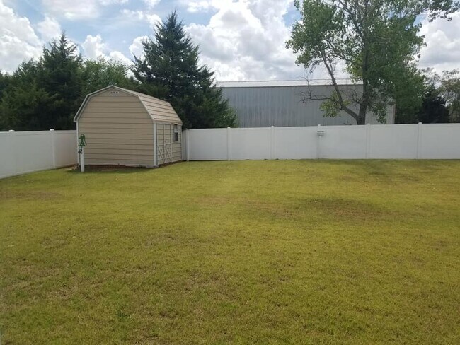 Building Photo - 1213 Cambridge Dr