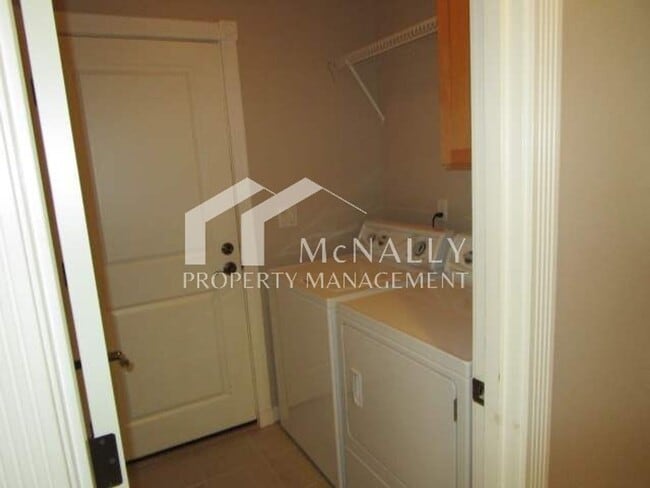 Building Photo - 4 Bedroom, 2.5 Bathroom Home in Gig Harbor