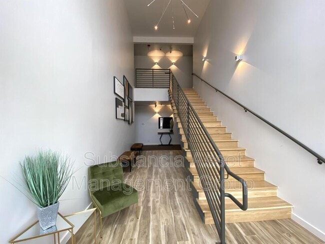 Building Photo - 1677 Midtown Pl