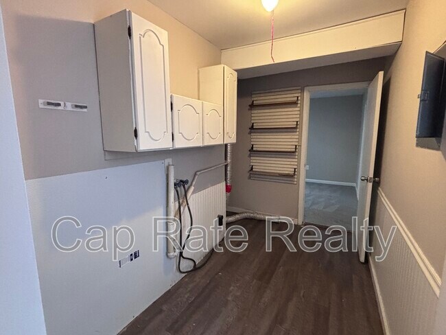 Building Photo - 4003 Carlton Ave