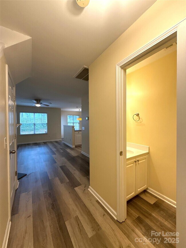 Building Photo - 10012 University Park Ln