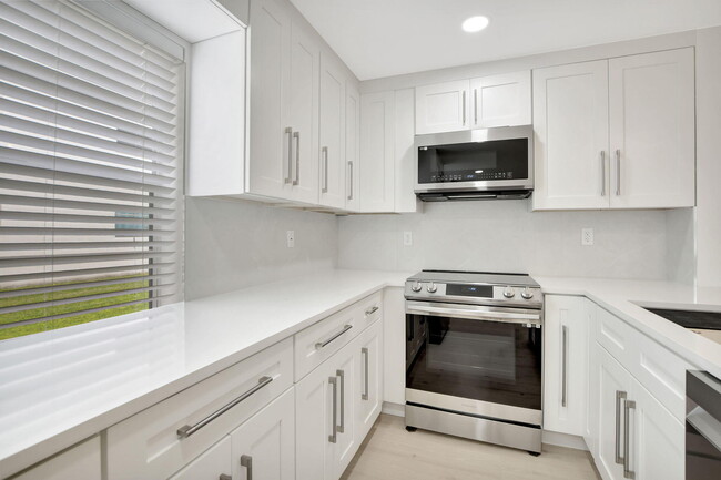 Building Photo - 969 Normandy U