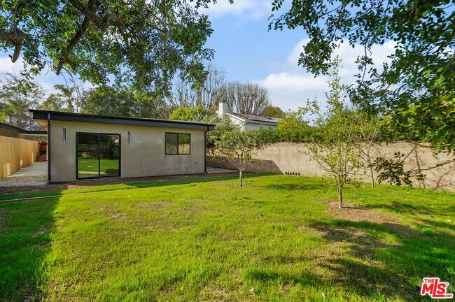 Building Photo - 6236 Sale Ave