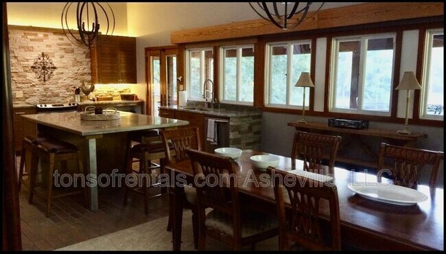 Building Photo - 4 Coma Lk Ln