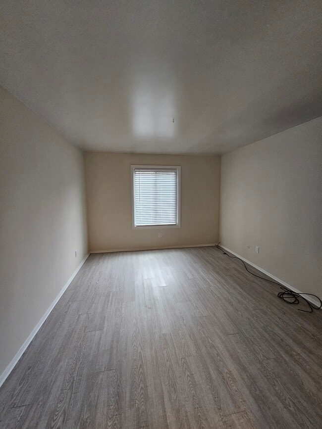 Building Photo - 800 Brook Dr