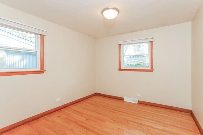 Building Photo - 10020 Mulberry Ave