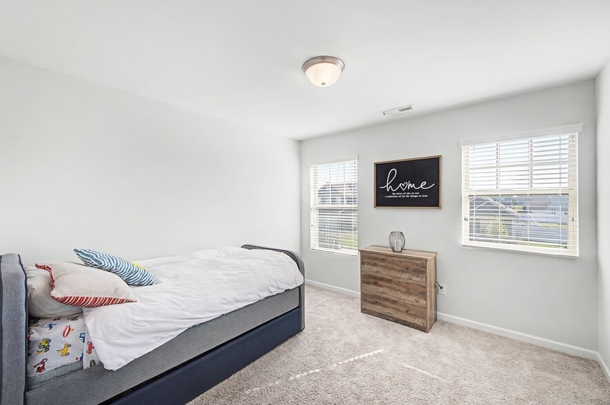 Building Photo - 2784 Nottingham Dr