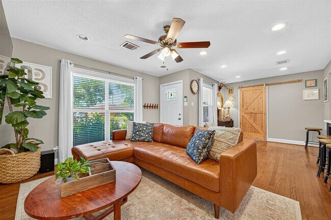 Building Photo - 4318 De Milo Dr