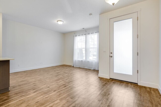 Building Photo - Gorgeous, modern 3-bed home in Reed’s Cros...