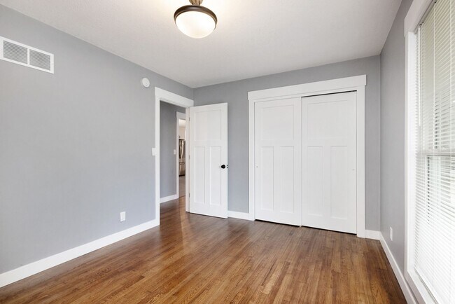 Building Photo - 1801 Elaine Dr