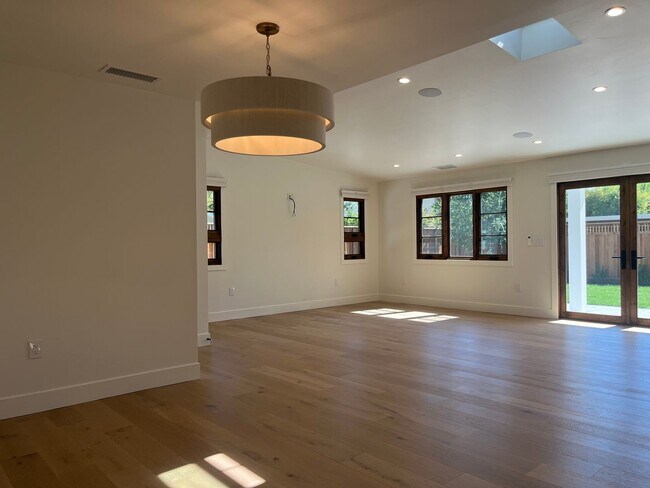 Building Photo - Completely Remodeled Home in Prime Los Gat...