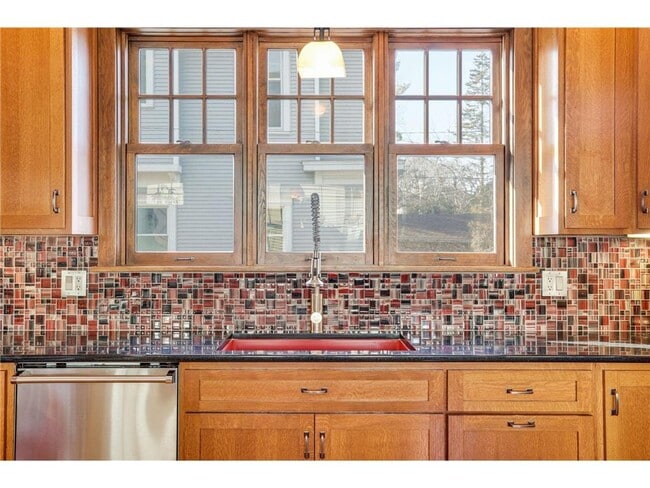 Building Photo - 2012 W Laurel Ave