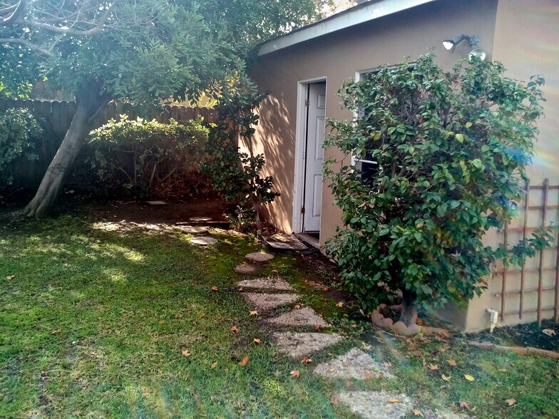 Garage Access from Backyard - 14656 Morrison St